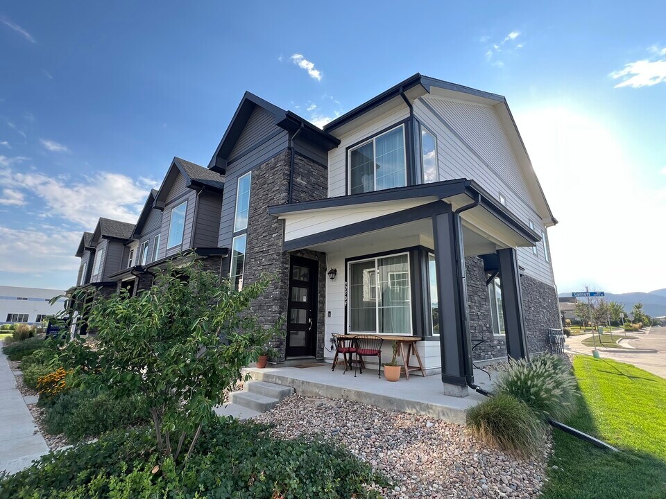 9250 Garnett Wy in Arvada, CO - Building Photo