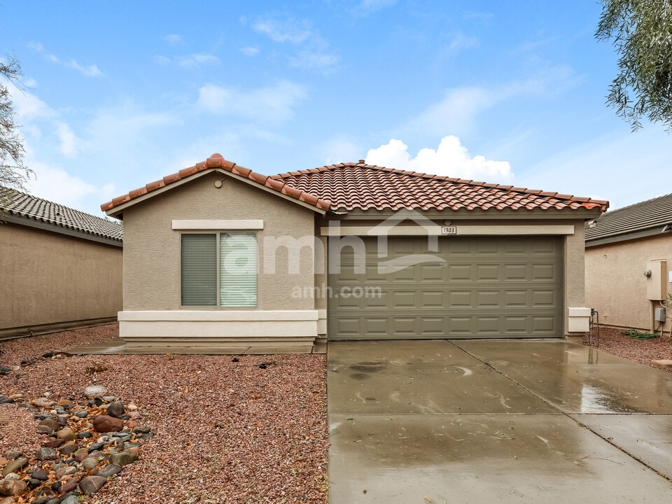 1303 E Leslie Ave in San Tan Valley, AZ - Building Photo