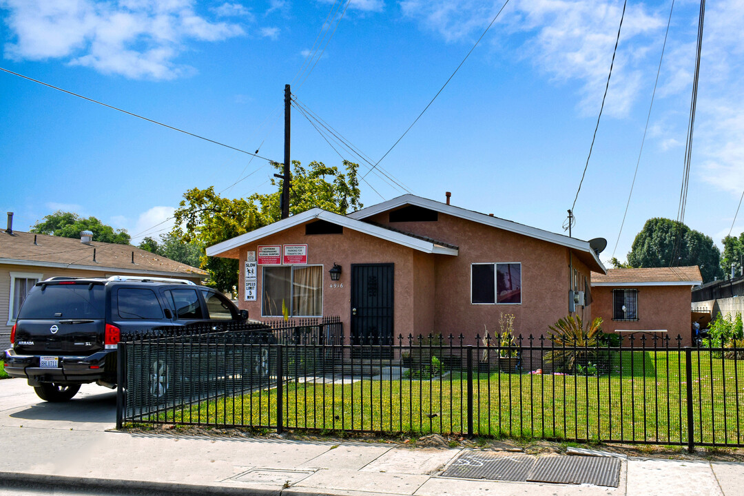 4920 Santa Ana St in Cudahy, CA - Building Photo