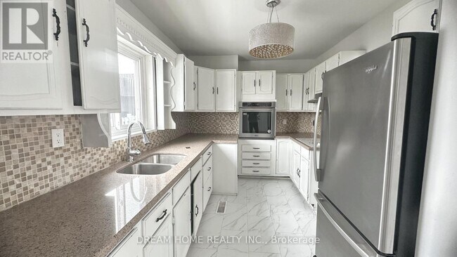 83 Cornwallis Dr in Toronto, ON - Building Photo - Building Photo