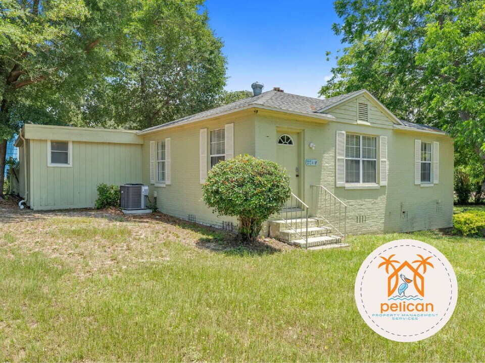 604 W Sunset Ave in Pensacola, FL - Building Photo