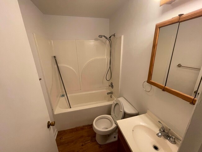 340 6th Ave, Unit 8 in Huntington, WV - Building Photo - Building Photo