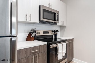 100 Lexington St, Unit 1206 in Windsor, CT - Foto de edificio - Building Photo