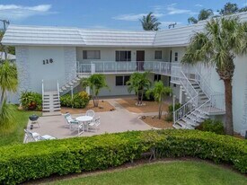 118 Yacht Club Dr in North Palm Beach, FL - Building Photo