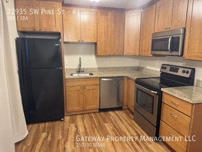 22935 SW Pine St in Sherwood, OR - Building Photo - Building Photo