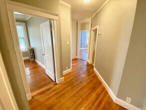 17 Warwick Rd, Unit 5 in Brookline, MA - Building Photo - Building Photo