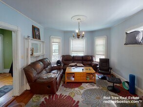 29 Victoria St, Unit 2 in Somerville, MA - Foto de edificio - Building Photo