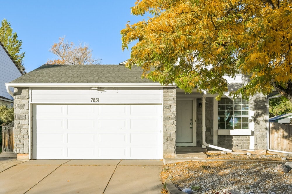 7851 Kyle Way in Littleton, CO - Building Photo