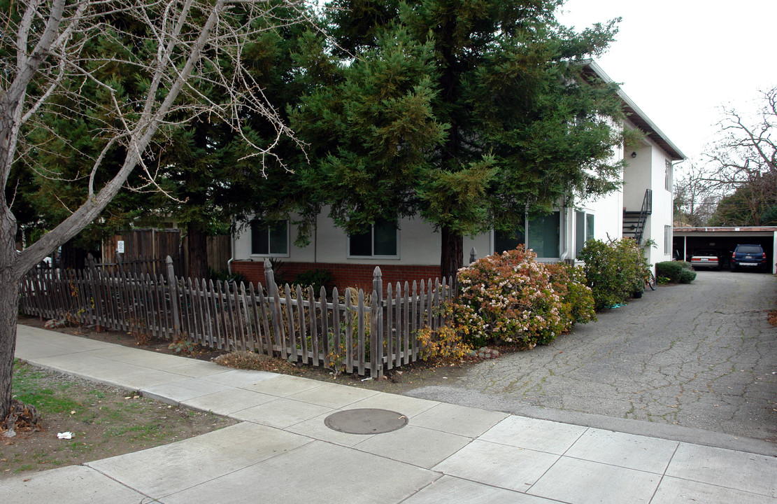 2869 Alma St in Palo Alto, CA - Building Photo