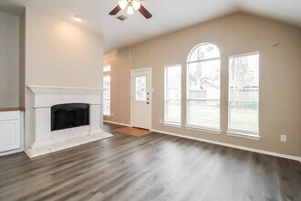 204 Green Cedar Dr in League City, TX - Building Photo - Building Photo