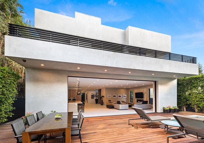 property at 623 N Edinburgh Ave