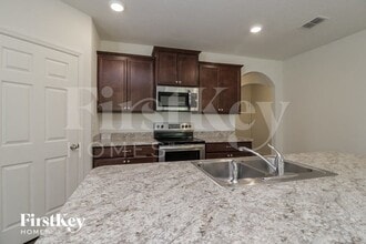 893 Taluga Ave SE in Palm Bay, FL - Foto de edificio - Building Photo