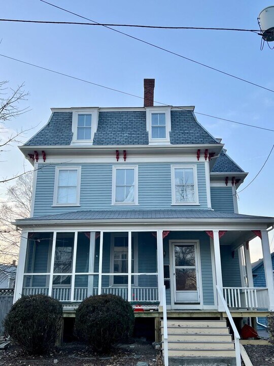 124 Trenton St, Unit 1st Floor in Melrose, MA - Building Photo