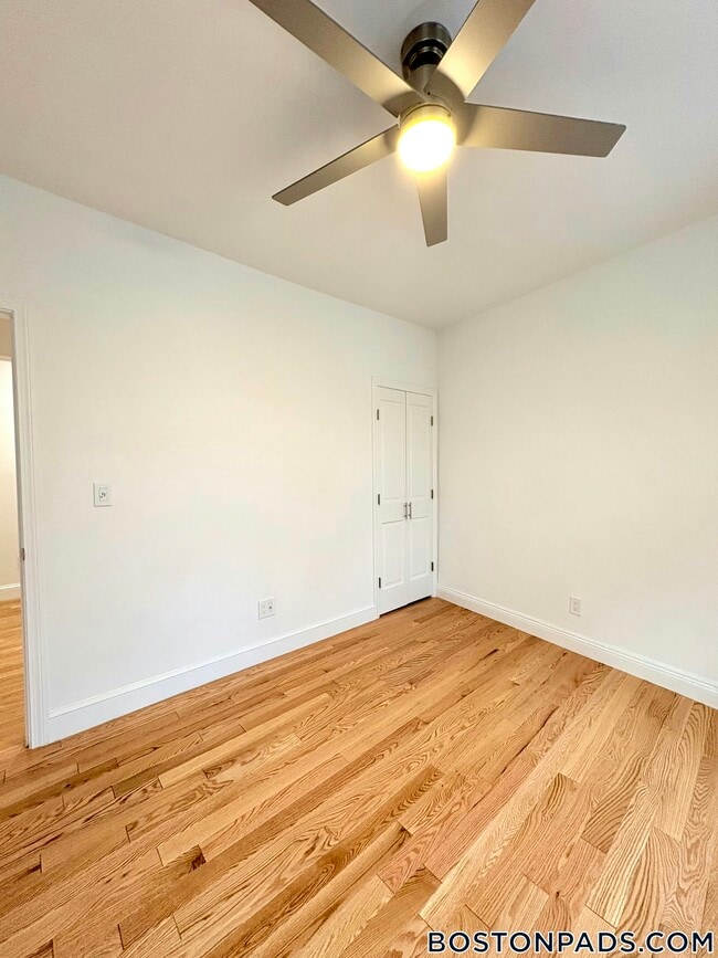 137 Park Dr in Boston, MA - Foto de edificio - Building Photo