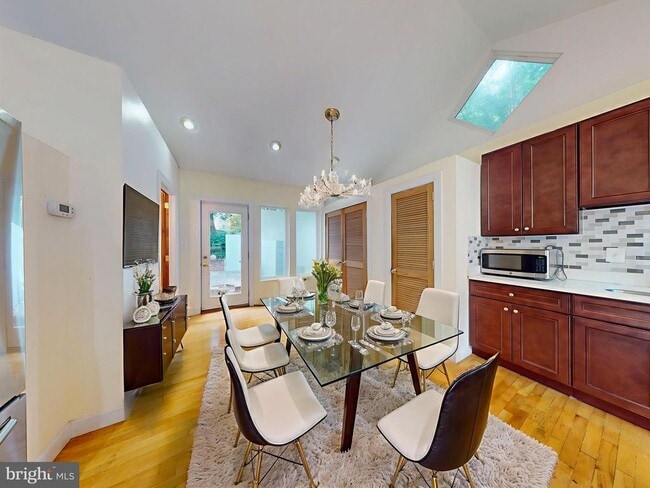 property at 3137 S Glebe Rd