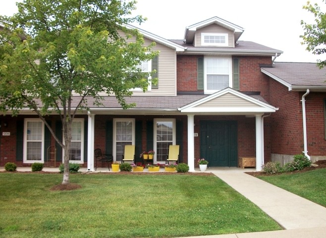 Townhomes at Stonecrest in Kirkwood, MO - Building Photo