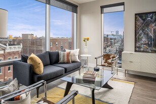 Valencia on High in Columbus, OH - Building Photo