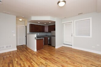 562 W Arlington Pl in Chicago, IL - Building Photo - Building Photo