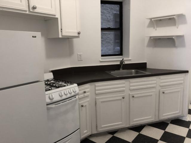 221 W 105th St in New York, NY - Foto de edificio - Building Photo