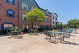 Manor at Jersey Village in Houston, TX - Building Photo - Building Photo