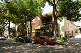 1135 Allen Ave in Glendale, CA - Building Photo - Building Photo