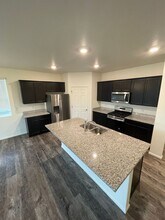 1576 Clarendon Dr in Windsor, CO - Foto de edificio - Building Photo