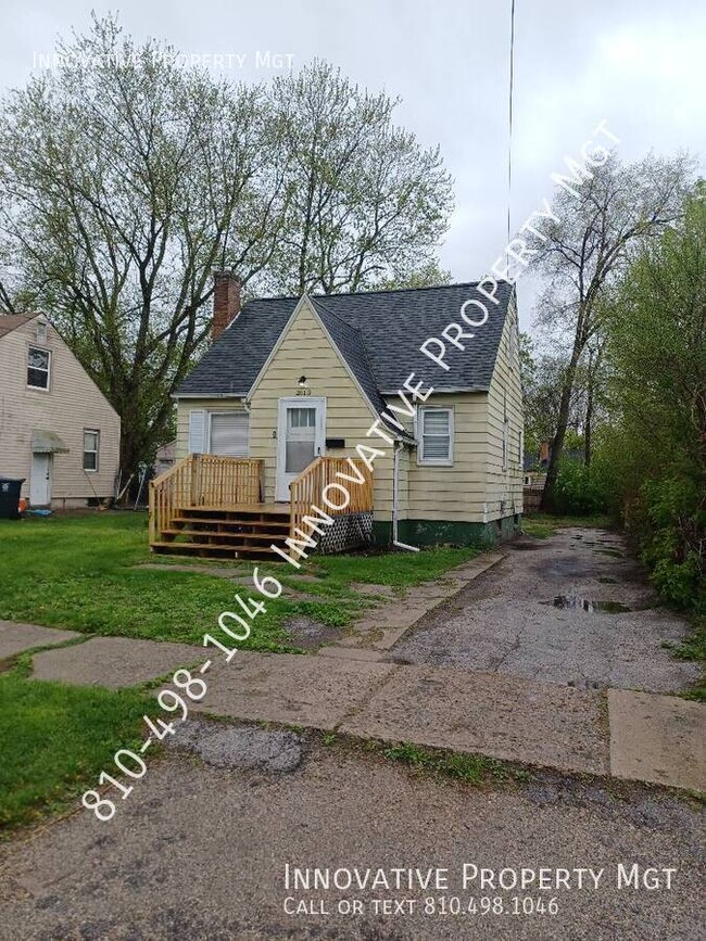 property at 2613 Wisner St