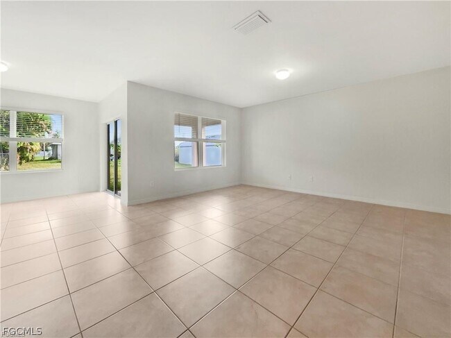 131 NE 23rd Pl in Cape Coral, FL - Building Photo - Building Photo