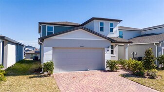 3085 Bella Vista Dr in Davenport, FL - Building Photo