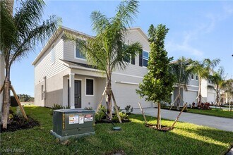 19558 Fairhill Ct in Lehigh Acres, FL - Building Photo - Building Photo
