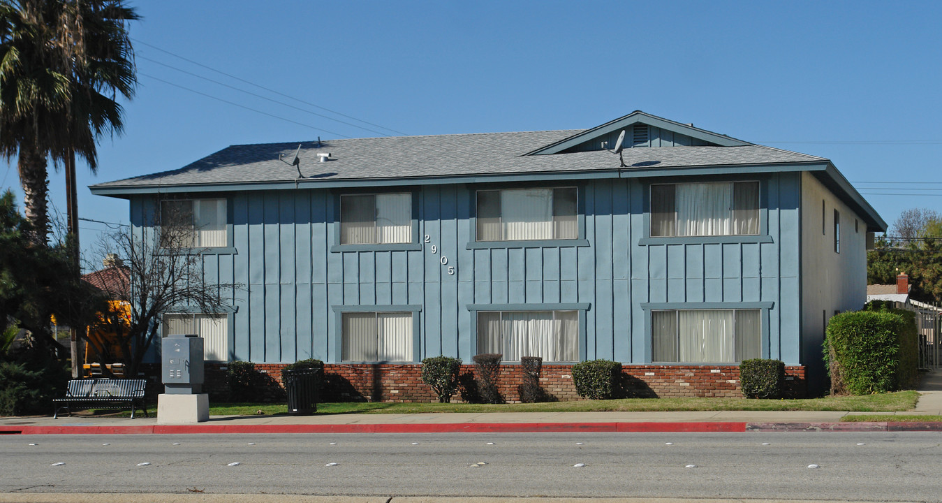 2905 N Garey Ave in Pomona, CA - Building Photo