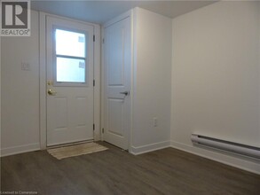 156 Melrose Ave N in Hamilton, ON - Building Photo - Building Photo