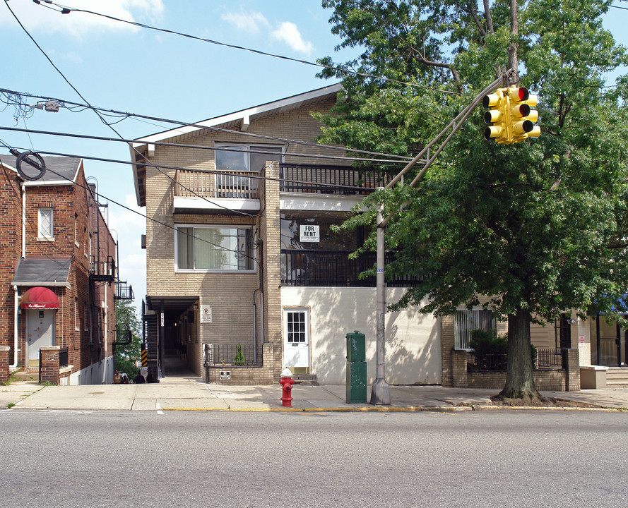 920 Palisade Avenue in Union City, NJ - Building Photo