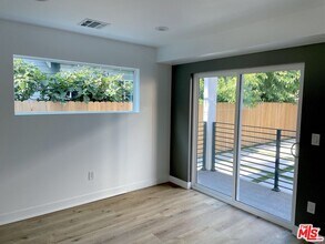 1554 Winona Blvd in Los Angeles, CA - Building Photo - Building Photo