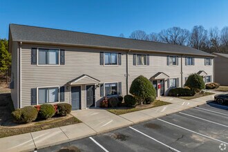Colonial Village in Lincolnton, NC - Foto de edificio - Building Photo