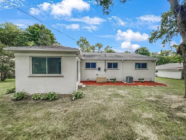 29748 Chelmsford Rd in Southfield, MI - Foto de edificio - Building Photo