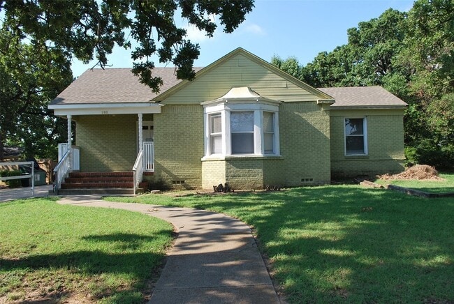 701 W Sycamore St in Denton, TX - Foto de edificio - Building Photo