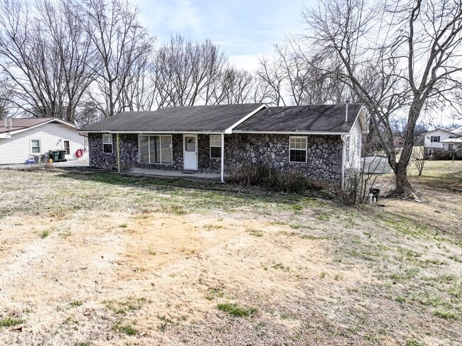1002 Kiser Blvd in Greeneville, TN - Building Photo - Building Photo