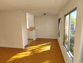 7920 Selma Ave in Los Angeles, CA - Foto de edificio - Building Photo