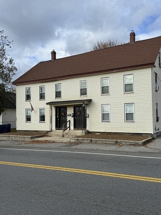 142 Pleasant St in Dracut, MA - Building Photo