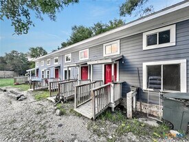 1108 W McCarty Ln in San Marcos, TX - Building Photo