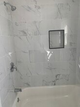 1535 N Harding Ave, Unit 2 BEDROOM in Chicago, IL - Building Photo - Building Photo