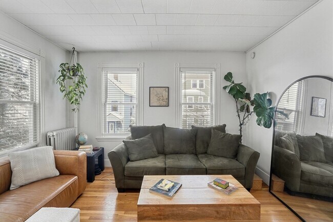 21 Wenham St, Unit Unit 1 in Boston, MA - Building Photo - Building Photo