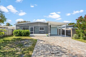 1340 S Orlando Ave in Cocoa Beach, FL - Building Photo - Building Photo