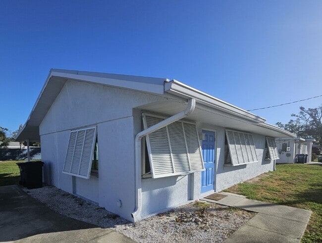 360 W Fray St in Englewood, FL - Building Photo - Building Photo