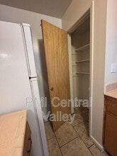 1331 Pinetree Dr in Stockton, CA - Foto de edificio - Building Photo