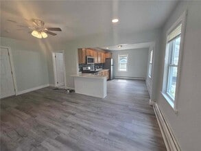 59 Court St in Bristol, RI - Building Photo - Building Photo