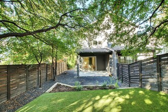 1211 Cometa St in Austin, TX - Building Photo - Building Photo