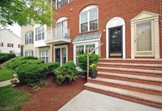 3603 Riddle Ct in Bridgewater, NJ - Foto de edificio - Building Photo