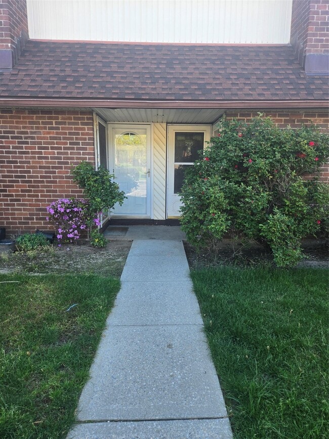 property at 214 Pointe Cir N